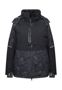Svart jacka med en mjuk fleecefoder i kragen, med en stor dragkedjeförsedd bröstficka och abstrakta grå linjemönster på den nedre halvan.
