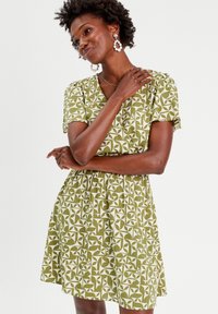 Cache Cache FLIESSENDES AUSGESTELLTES - Vestito casual - blanc