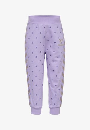 Helllila Jogginghose mit marineblumenmuster, goldenen Streifenakzenten an den Seiten sowie elastischem Bund und Bündchen. Hummel-Logo auf der Vorderseite.