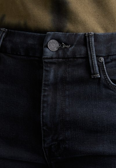 Mother THE ROLLER FRAY - Calças de ganga à boca de sino - dark blue