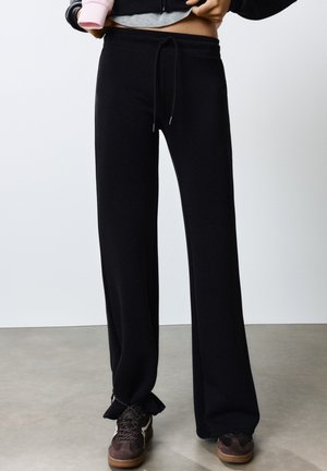 PULL&BEAR, Pantalon de survêtement - black