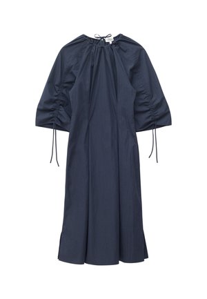 Marineblauwe midi-jurk met geplooide ronde halslijn, geplooide pofmouwen tot aan de elleboog en zijsplits aan de zoom.