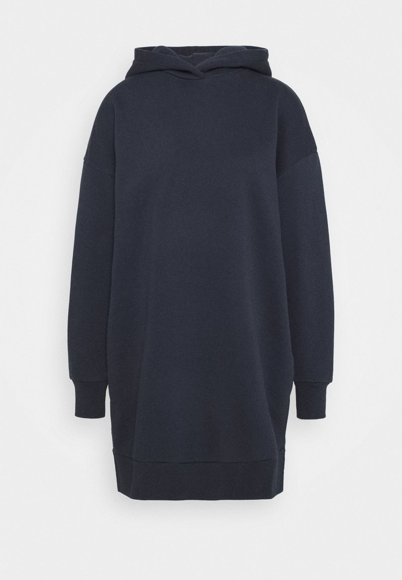 Robe sweat à capuche longue bleu marine foncé avec manches longues et poignets et ourlet côtelés sur fond blanc uni.