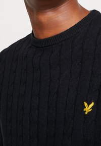 Lyle & Scott Strickpullover - black