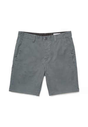 Shorts décontractés gris avec fermeture par bouton et fermeture éclair, passants pour ceinture et poches avant, posés à plat sur un fond blanc.