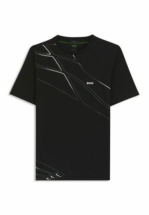 T-shirt nera a maniche corte con un design grafico argentato sul davanti. Include il logo del marchio "BOSS" in bianco nell'angolo in basso a destra. Materiale morbido.