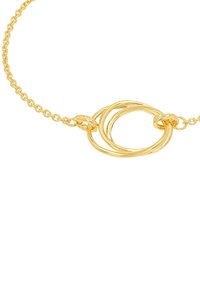 Goldfarbener Armreif mit einem filigranen, verflochtenen ovalen Design, verbunden mit einer feinen Kette und einer polierten Oberfläche.