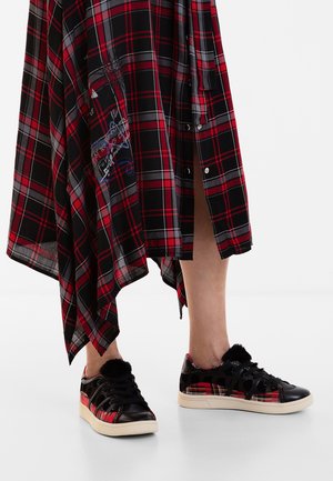 Trainers - black