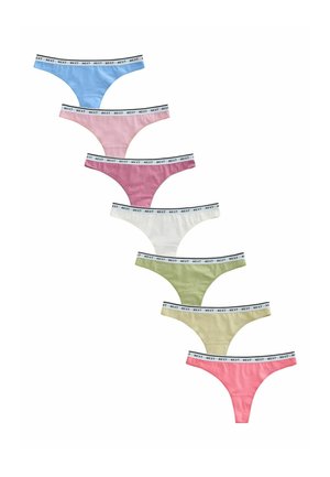 Zes katoenen damesstrings in blauw, lichtroze, mauve, wit, lichtgroen, beige en roze met "NEXT" gebrande taillebanden.
