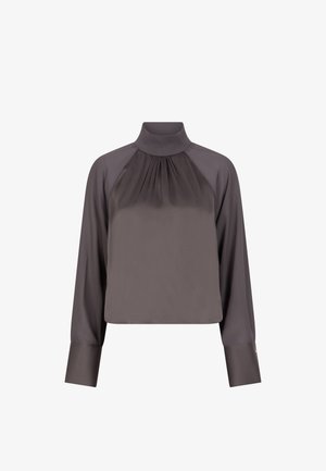 Donkergrijze blouse met een hoge kraag, lange mouwen en geplooide voorkant. Gemaakt van gladde stof, met manchetten aan de mouwen.