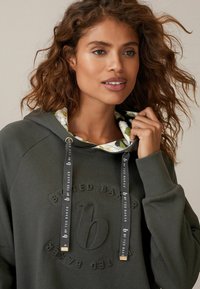 B by Ted Baker CREAM - Džemperis ar kapuci - charcoalgrey