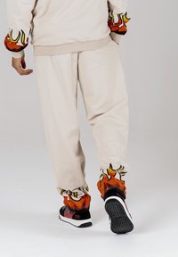 Thumbnail Image 3