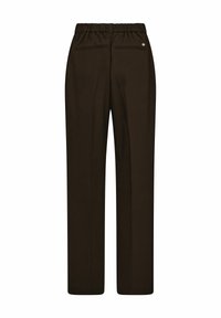 Bruine broek met een ontspannen pasvorm, elastische tailleband en twee achterzakken. De stof heeft een gladde, matte textuur en geen zichtbare patronen.