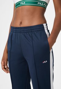 Fila SAGANO STRAIGHT TAPED - Jogginghose - black iris