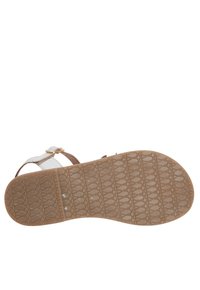 Sandalo marrone e bianco con cinturini, dotato di una suola in gomma testurizzata, con materiale superiore liscio e un accento a fibbia.