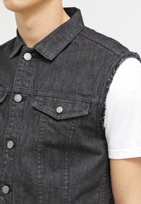 YOURTURN Väst - black