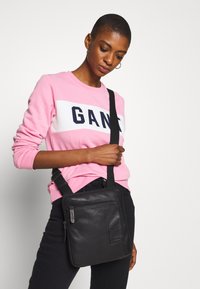 Strellson HYDE PARK SHOULDERBAG - Skuldertasker - black