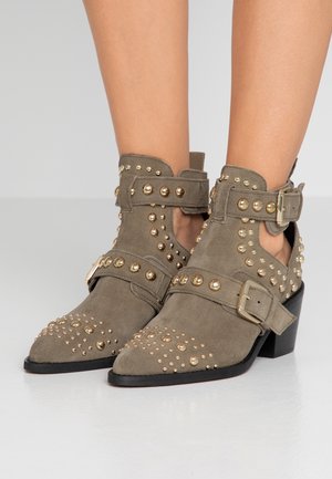 Kotníková obuv - khaki