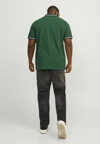 Jack & Jones JJEPAULOS SS NOOS PLS - Poloshirts - dark green