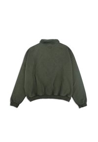 Sudadera de punto verde oliva con un corte relajado, cuello, puños y cintura de canalé. Tejido de mezcla de algodón suave con una textura lisa.