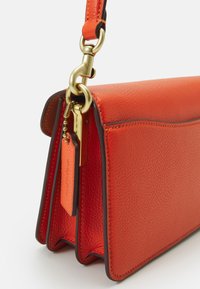 COACH TABBY SHOULDER BAG 26 - Rankinė - sun orange