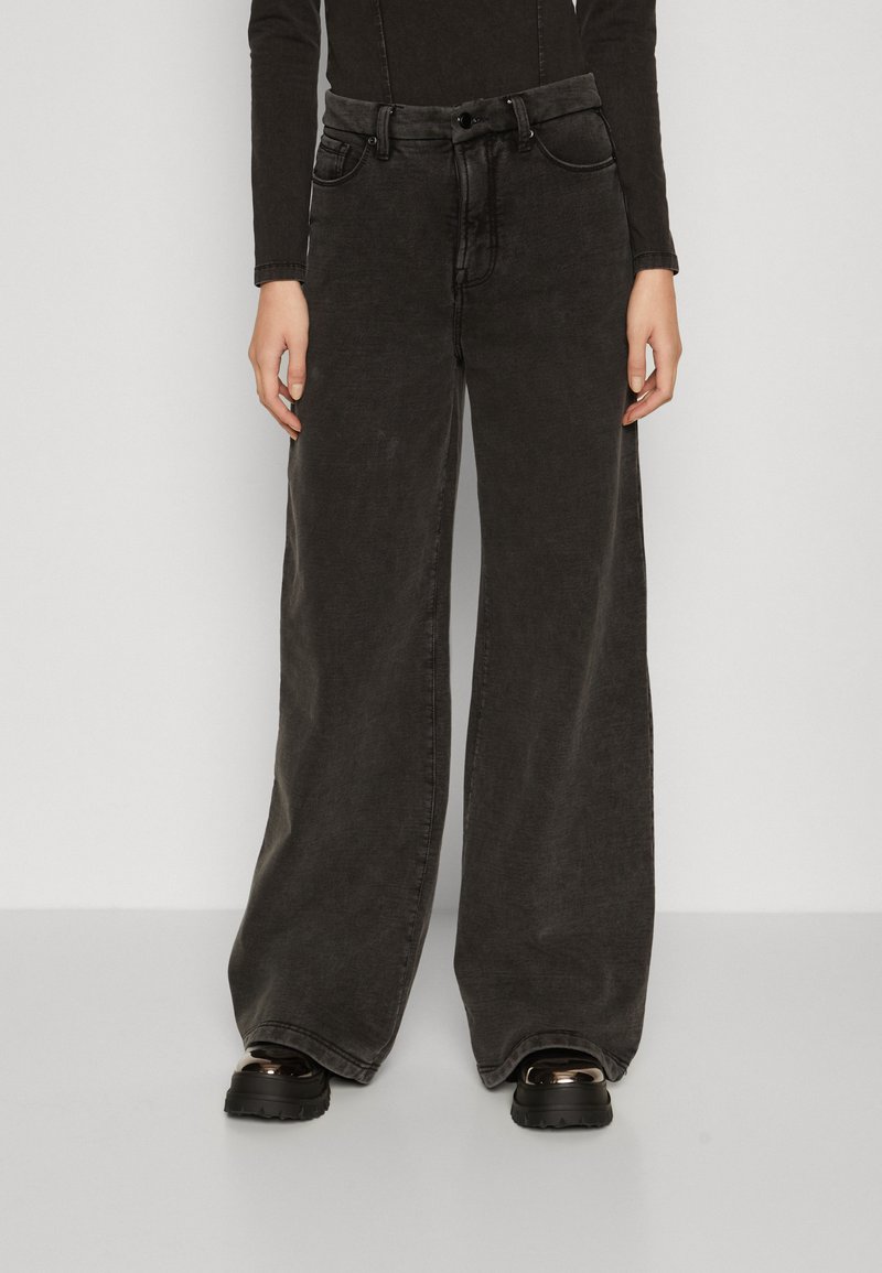 Good American JEANIUS GOOD SKATE PANTS Broek black/zwart denim