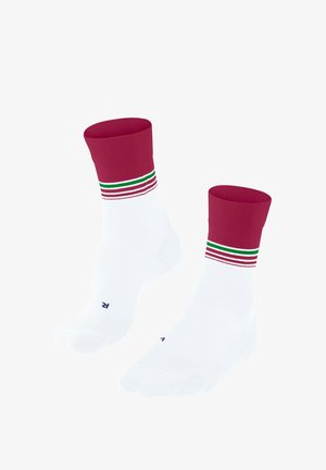 Chaussettes blanches avec un revers rouge présentant des rayures horizontales rouges, vertes et blanches. Le matériau semble extensible et doux.