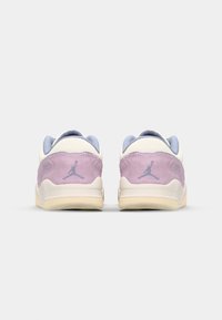 Jordan JORDAN FLIGHT COURT - Tenisice - sail/indigo hase/doll muslin