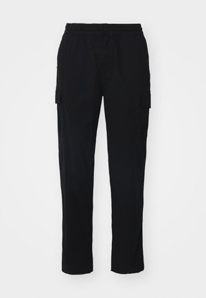 Mustlased cargo püksid, valmistatud vastupidavast kangast, elastse vöökohaga, sirgete jalgadega ning küljetaskutega, millel on klapikinnitused.