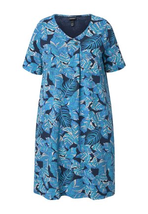 Sukienka z krótkim rękawem z ciemnogranatowym tłem i żywym niebieskim oraz białym wzorem w liście. Dekolt w serek z guzikiem. Miękka faktura materiału.