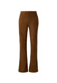 Bruine suède hoge taille broek met licht uitlopende benen en zijslits aan de onderzijde, weergegeven tegen een witte achtergrond.