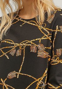 Stradivarius Robe de jour - gold-coloured