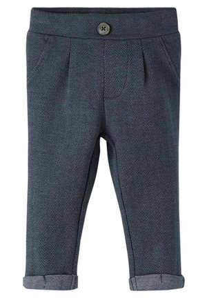 Ciemnoszare spodnie dla malucha o jodełkowym wzorze, z zapięciem na guzik, bocznymi kieszeniami, plisami w talii i podwiniętymi mankietami.