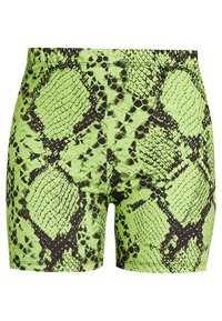 Pantalones cortos verdes con un diseño de piel de serpiente negra, textura suave, corte ajustado y cinturilla elástica para mayor comodidad.