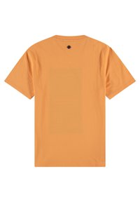 Oranžové bavlněné tričko s kruhovým výstřihem a krátkými rukávy. Na zadní straně má jemný design a malou černou etiketu na výstřihu.
