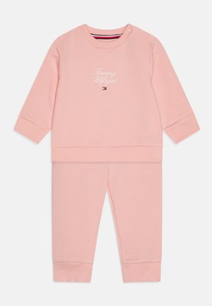 Tommy Hilfiger ESSENTIAL 2 PIECE UNISEX SET - Chándal - soft rose