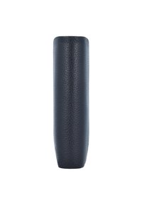 Piórnik z ekoskóry, cylindryczny kształt, ciemnoniebieski kolor, fakturowana powierzchnia, zamek błyskawiczny, tłoczone detale wzdłuż szwu.