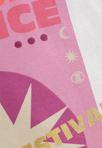 Indian Blue jeans T-shirt med print - cloud