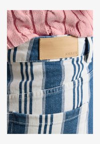 Non sélectionné, blue striped