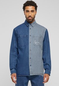 Karl Kani - CHEST SIGNATURE STRIPE BLOCK - Hemd - blue white Thumbnail-Bild 1