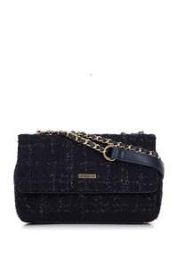 Marineblaue gewebte Handtasche aus strukturiertem Stoff, mit goldener Kette und Lederhenkel, rechteckige Form, Klappenverschluss vorne und Logodetail.