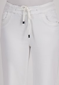 Niet geselecteerd, wit