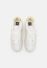 Veja V-12 - Tenisice - extra white/liquor
