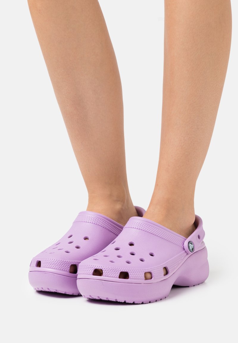 Crocs CLASSIC PLATFORM - Mules de salto - orchid