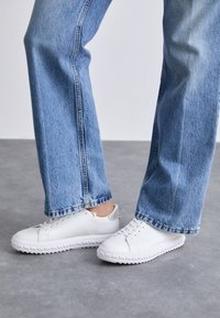 MICHAEL Michael Kors GROVE LACE UP - Sneakers - optic white