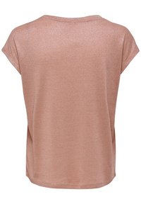Top rosa dorado de manga corta con una textura brillante y un corte relajado. Presenta un escote redondo y un diseño de espalda baja.