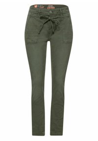 Pantalones ajustados de color verde oliva, hechos de una tela suave, con cintura ajustable mediante cordón, dos bolsillos frontales y detalles de costura.