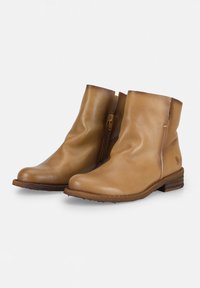 Tanfarbene Lederstiefeletten mit glatter Textur, seitlichem Reißverschluss und Blockabsatz. Mit einem dezenten, geprägten Logo an der Seite.