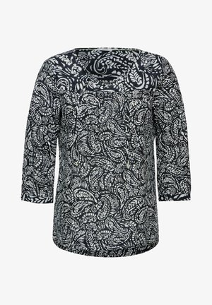 Ciemnoniebieska bluzka z długim rękawem z białym wzorem paisley, o okrągłym dekolcie i lekko zbieranym fasonie przy ramionach i biuście.