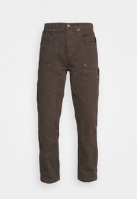 Hnědé bavlněné cargo kalhoty s volnějším střihem, s několika kapsami, knoflíky na pasu a prošitými detaily na kolenou.